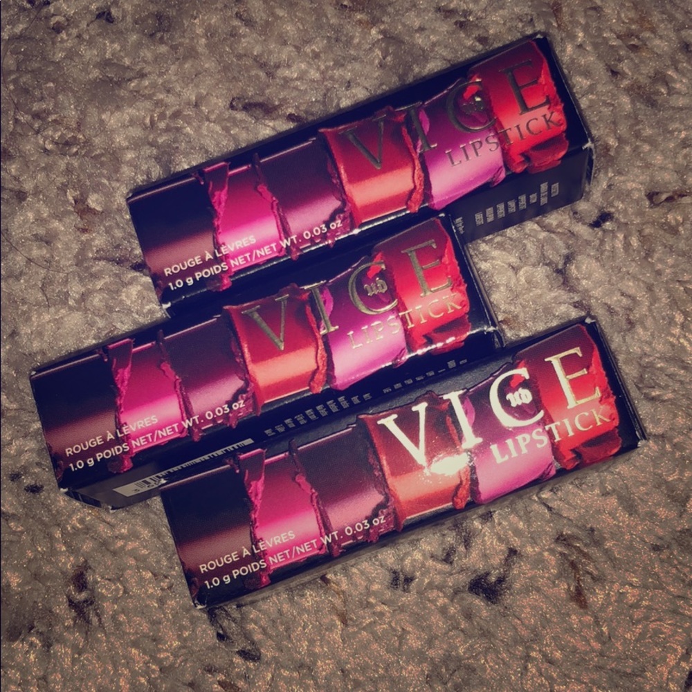 Urban Decay Vice Lipstick in shade Bad Blood